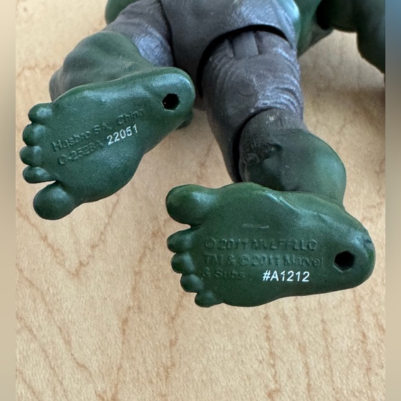 2011 Hasbro Marvel Avengers The Incredible Hulk Smash Arms 5” Action Figure - Picture 3 of 3